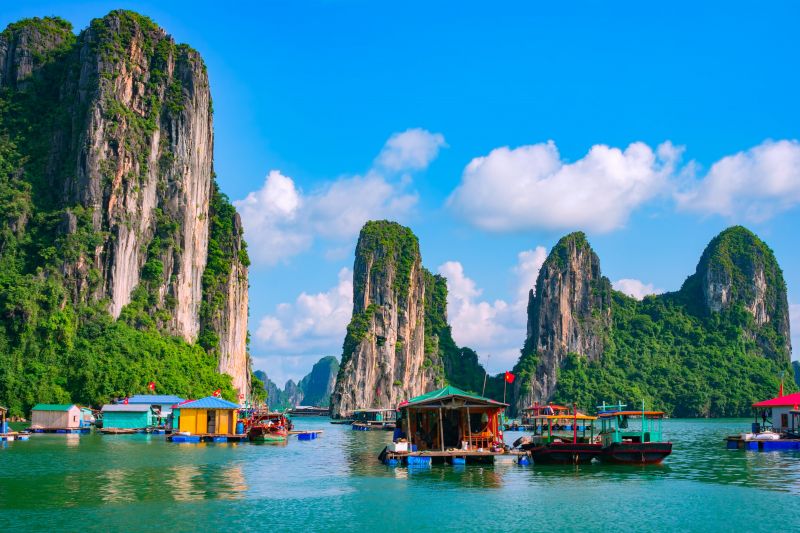 Une croisière dans l'incontournable baie d'Halong