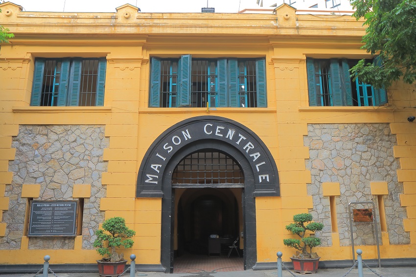 hoa lo prison hanoi SM