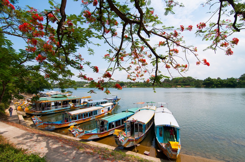 hue riviere des parfums A boat station at Perfume Rive SM