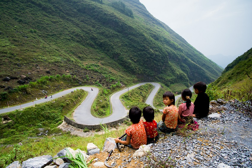 bigstock Ethnic minority children sit n 93877277 SM