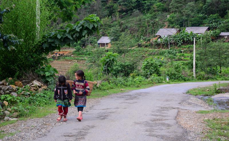 Jour 3 : Route pour Mai Chau et découverte à pied ou à vélo d'authentiques villages Muong