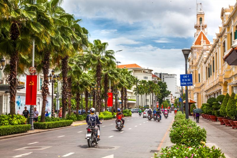 Jour 12 : Envol pour Ho Chi Minh Ville, installation et visite des incontournables